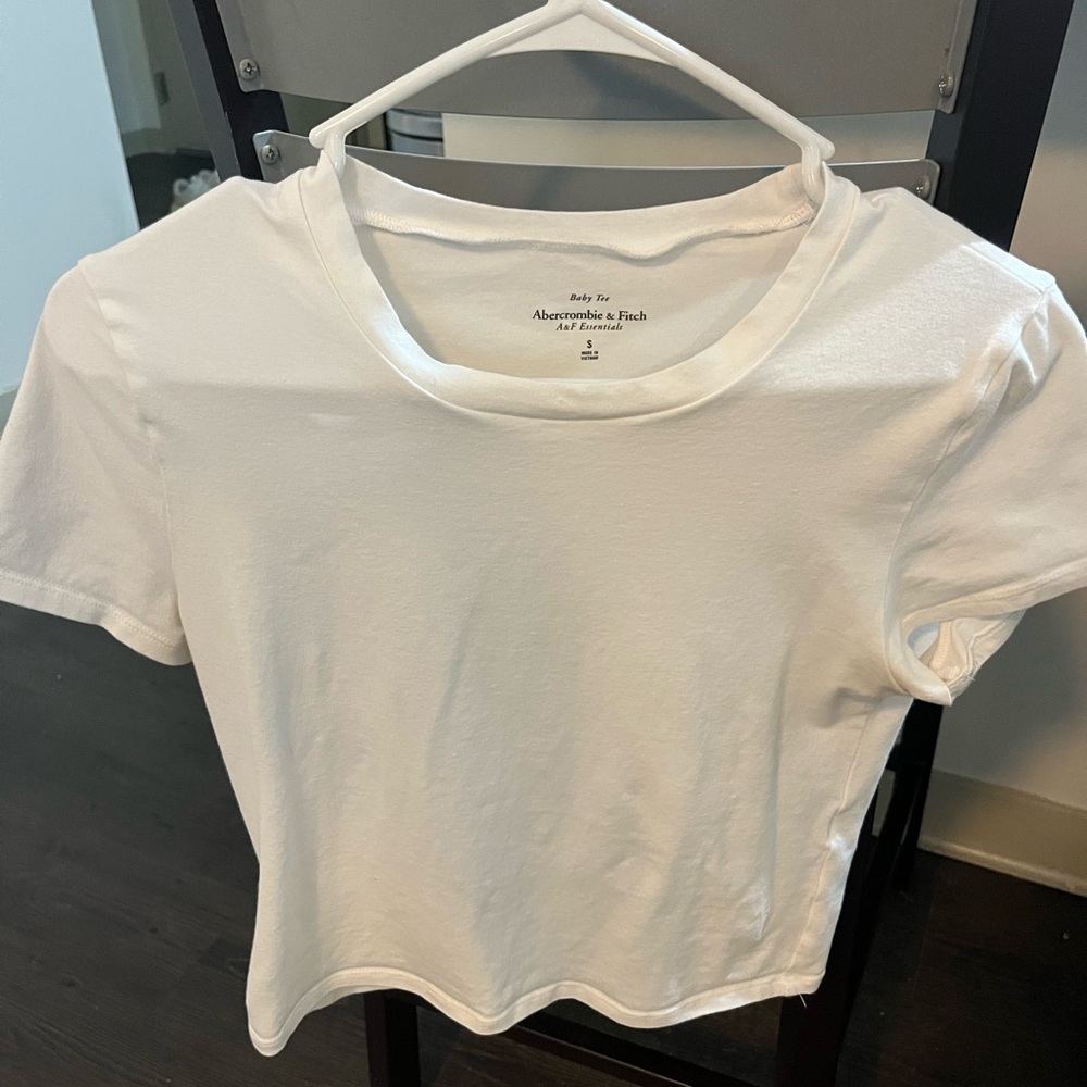 Abercrombie & Fitch White Crop Fitted Short Sleeve Tee